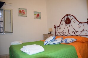 4 makuuhuonetta, silitysrauta/-lauta, vauvan matkasänky, ilmainen Wi-Fi