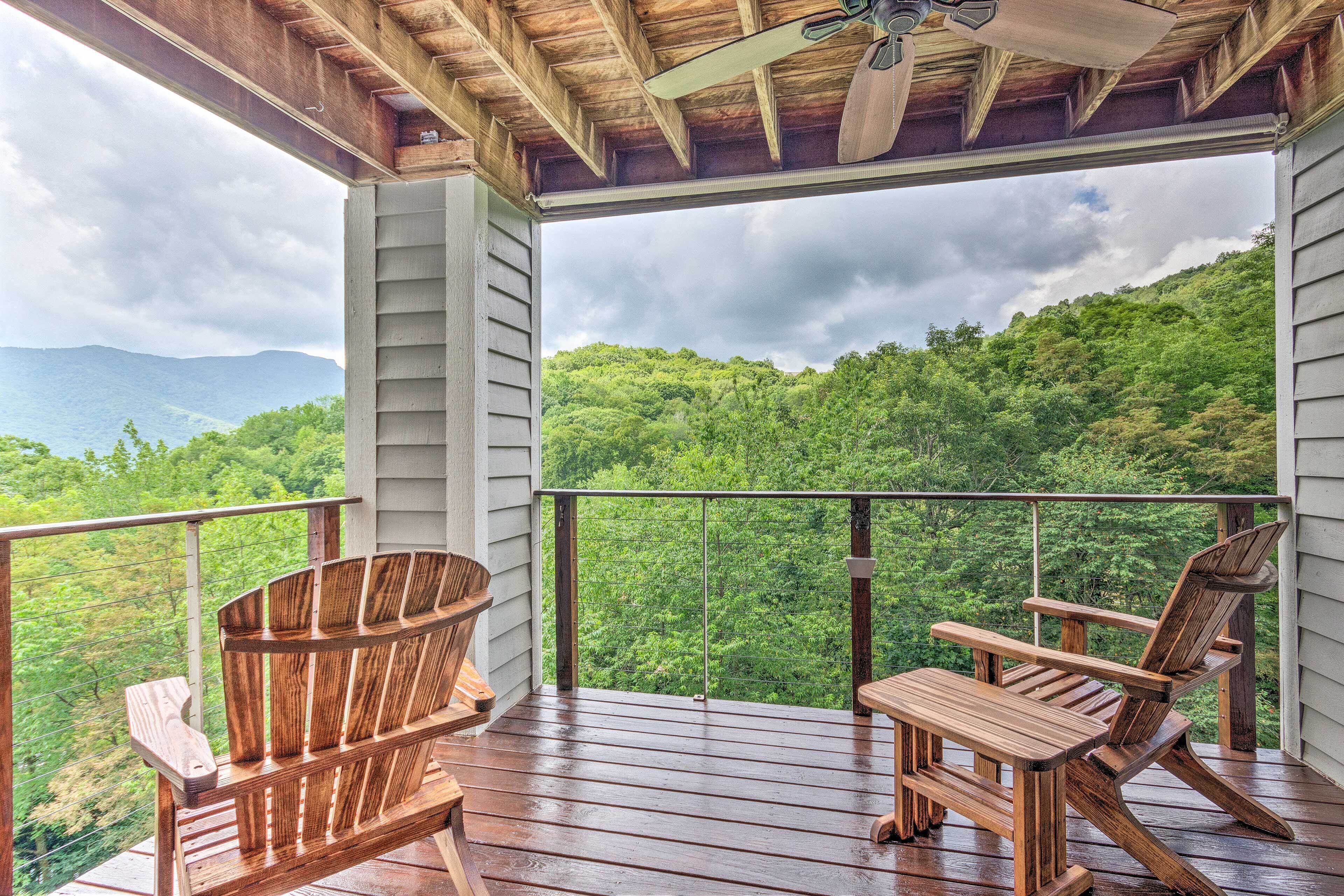 Updated Seven Devils Condo w\/Deck & Mtn Views