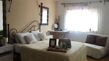 3 bedrooms, in-room safe, iron/ironing board, WiFi