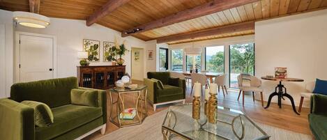 TV, fireplace, offices