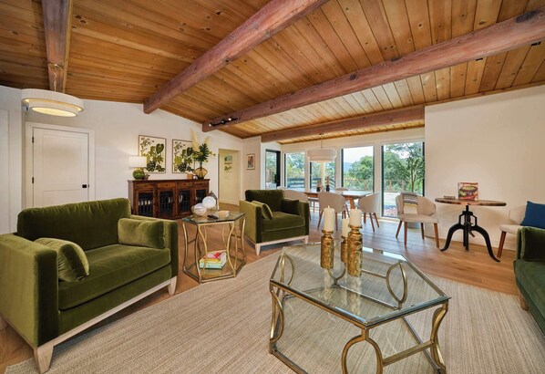 TV, fireplace, offices