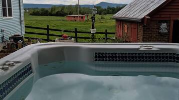 Bañera de hidromasaje al aire libre