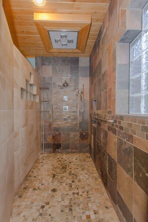 Combined shower/bathtub, hair dryer, towels, soap - Escape to Nature. Indulge in Comfort. Create Unforgettable Memories. (Mears)