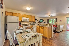 Fridge, microwave, stovetop, dishwasher - Slopes, Trails & More! Beech Mountain Home w/ Deck (Beech Mountain)