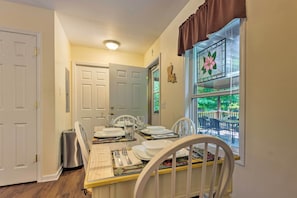 Dining - Slopes, Trails & More! Beech Mountain Home w/ Deck (Beech Mountain)