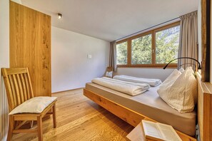 2 bedrooms, in-room safe, iron/ironing board, WiFi