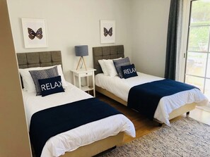 2 bedrooms, in-room safe, desk, iron/ironing board