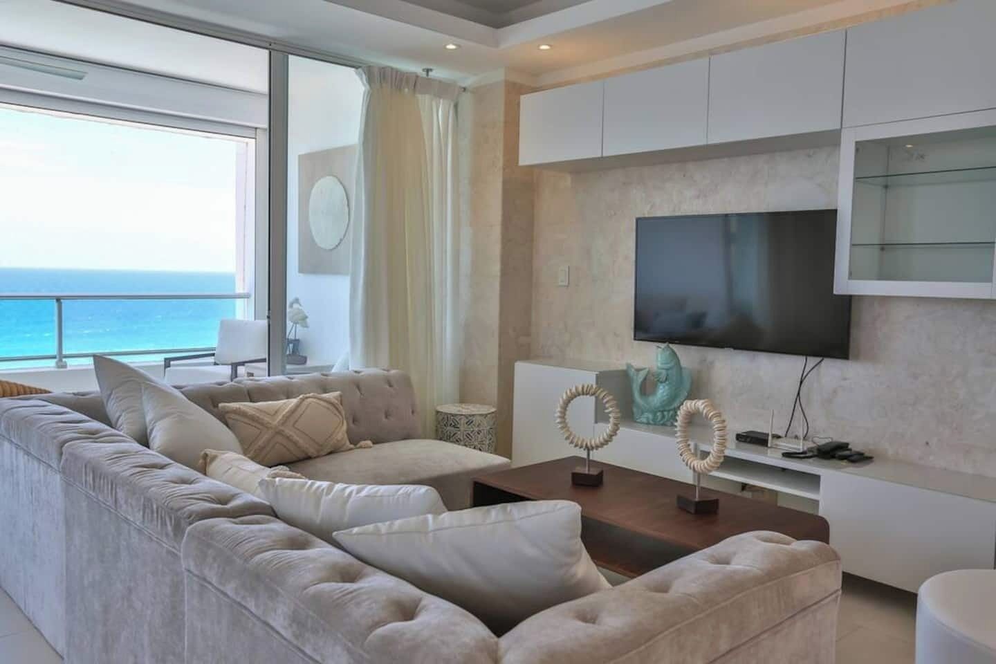 Smart TV, fireplace