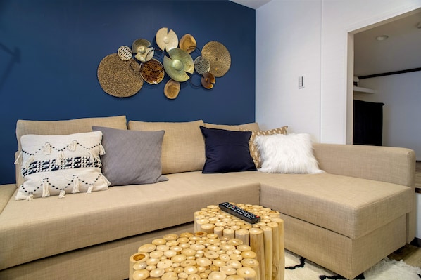 Deluxe-Haus, 1 Schlafzimmer | Wohnbereich | Flachbildfernseher