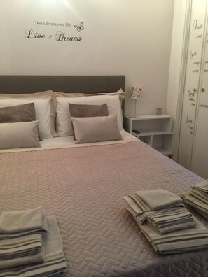 1 bedroom, iron/ironing board, free WiFi, bed sheets
