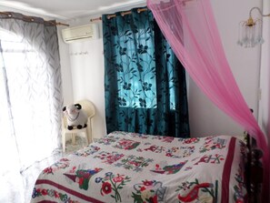 1 chambre, fer et planche à repasser, accès Internet, draps fournis