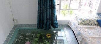 HIBISCUS ROOM ********************