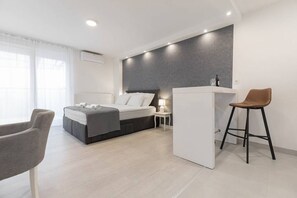1 bedroom, desk, soundproofing, iron/ironing board - Penthouse "Sky 17" apartment with balcony (Zagreb)