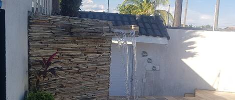 حمّام سباحة خارجي