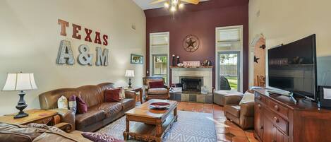 Smart-tv, eldstad, tv-spel och dvd-spelare