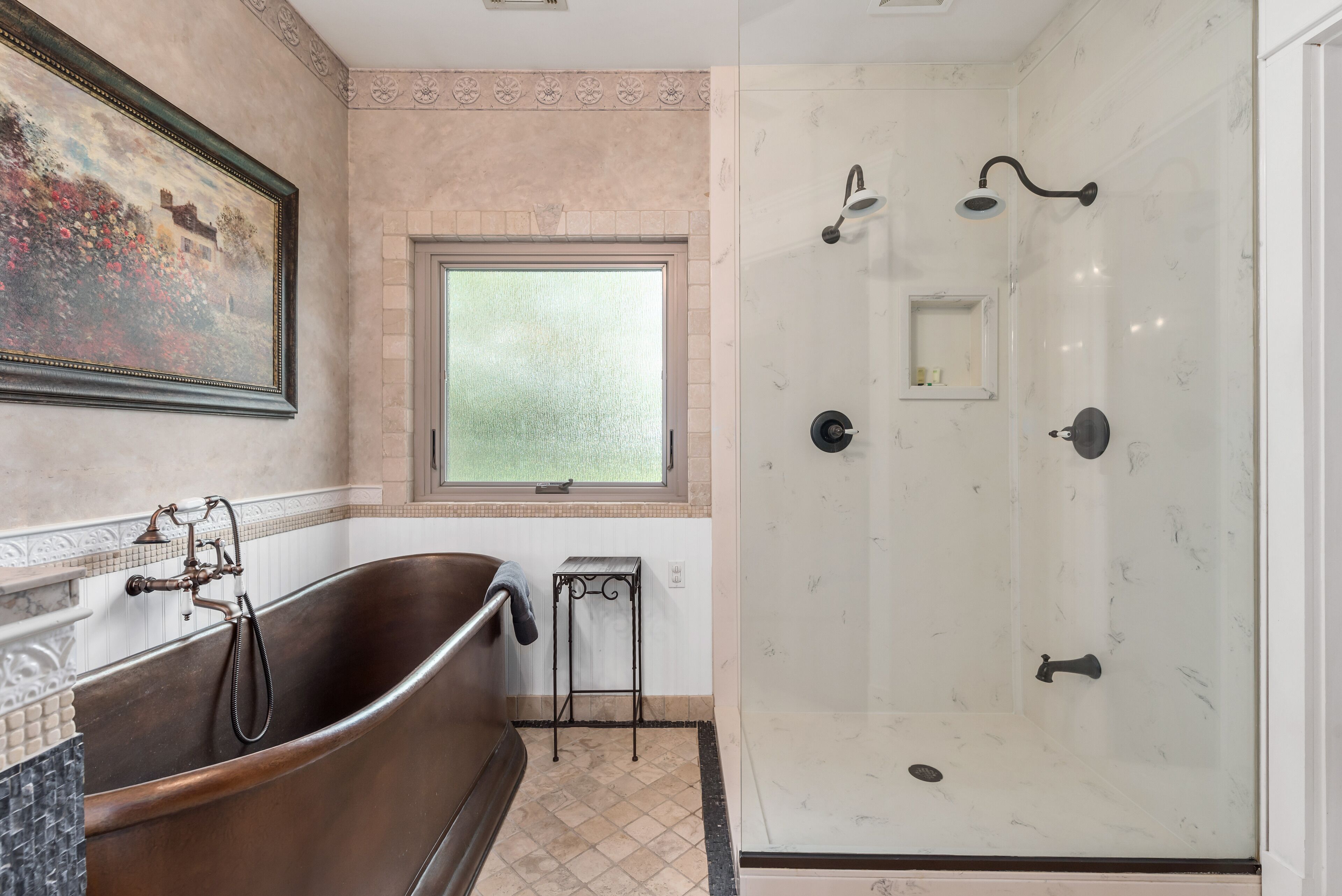 Combined shower/bathtub, hair dryer, towels, soap