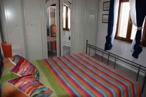 3 chambres, fer et planche à repasser, lit parapluie, Wi-Fi gratuit