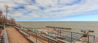 Lakefront Condo Sleeps 7-3br/2ba private beach/balcony/indoor pool specials-ask