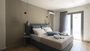 A modern bedroom with a bed, bedside tables, and a ceiling fan. - GroundFloor Apartment w/Smallyard in the ❤ of Kalamata (Kalamata)