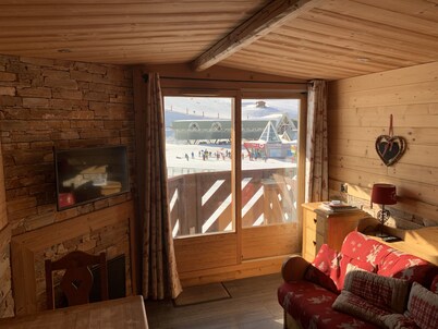 FULL SOUTH, SKIS BY THE FEET UNDER A MINUTE, APARTMENT ESPRIT CHALET