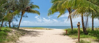 Belle Escapes Beachfront Apartment Yorkeys Knob