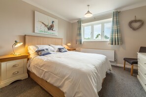 3 bedrooms, travel cot, Internet, bed sheets - Downlands, Burnham Market, Norfolk (Burnham Market)