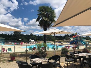 Outdoor pool, a heated pool - 4-6 person bungalow at Dune de Contis (Saint-Julien-en-Born)