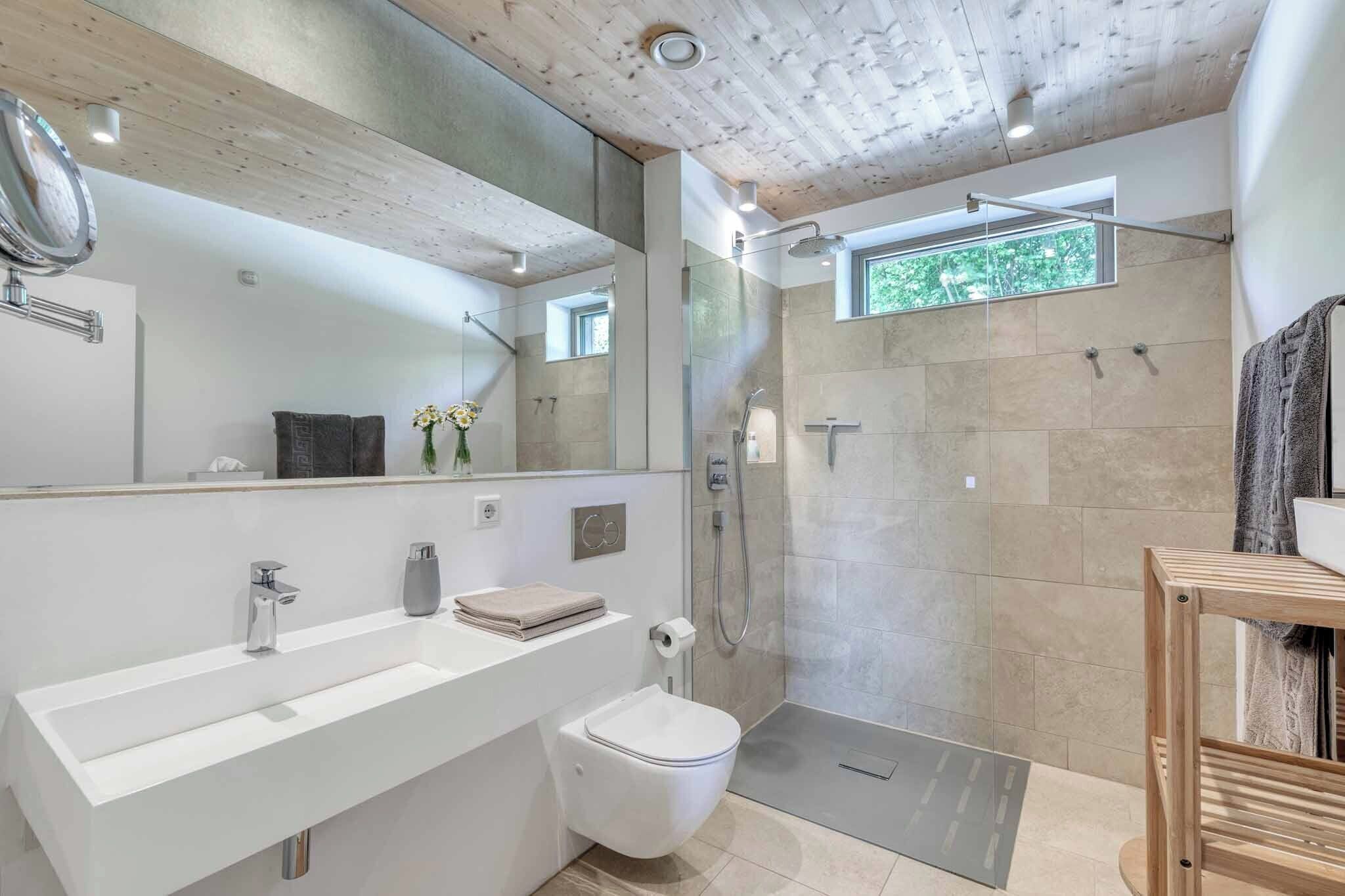 Articles de toilette écologiques, sèche-cheveux, serviettes fournies
