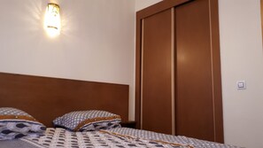 2 bedrooms, iron/ironing board, travel cot, free WiFi - Quiet stay - MARRAKECH : Apartment 87 m² SWIMMING POOL, FREE WIFI, PARKING (Marrakech)