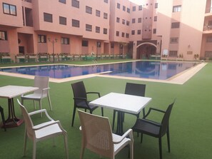 Outdoor pool - Quiet stay - MARRAKECH : Apartment 87 m² SWIMMING POOL, FREE WIFI, PARKING (Marrakech)