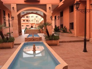Outdoor pool - Quiet stay - MARRAKECH : Apartment 87 m² SWIMMING POOL, FREE WIFI, PARKING (Marrakech)