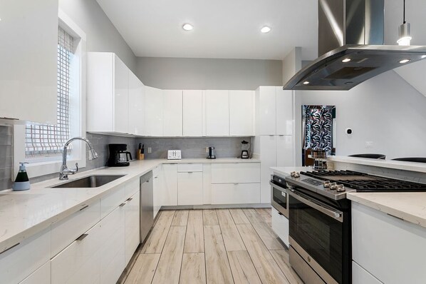 Fridge, microwave, oven, stovetop