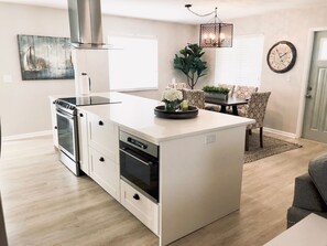 Fridge, microwave, oven, stovetop - Charming Bungalow, remodeled, heated pool, walk to the beach (Naples)