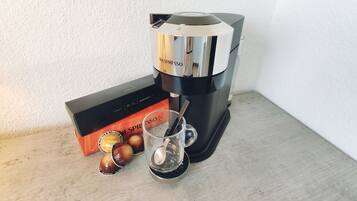 Kaffee und/oder Kaffeemaschine