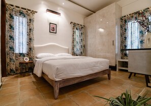 3 chambres, fer et planche à repasser, Wi-Fi, draps fournis