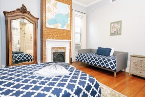 5 slaapkamers, een strijkplank/strijkijzer, reisbedje, gratis wifi