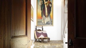 A wooden staircase leading to a room with a painting of a figure on the wall. - Casa Clelia: the gem in the heart of the Langhe (Loazzolo)