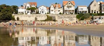 A PRETTY STUDIO IN THE GREENERY