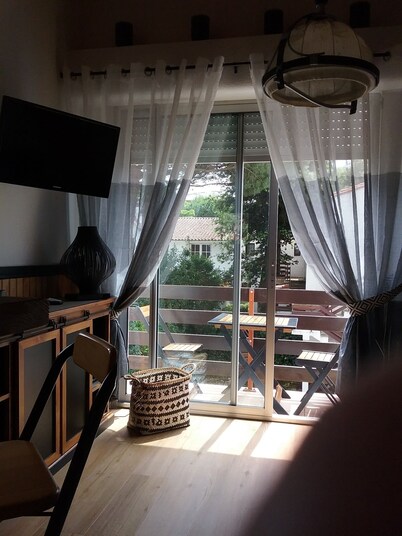 A PRETTY STUDIO IN THE GREENERY