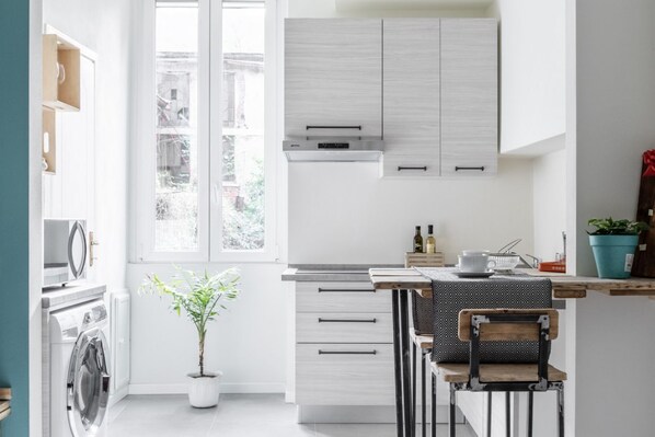 Fridge, microwave, stovetop, coffee/tea maker