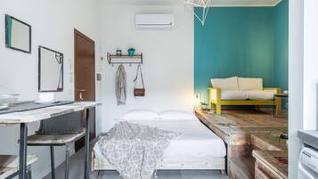 Iron/ironing board, WiFi, bed sheets