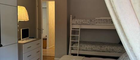 1 chambre, fer et planche Ă repasser, Wi-Fi gratuit, draps fournis