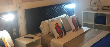 1 habitación, tabla de planchar con plancha, wifi y ropa de cama