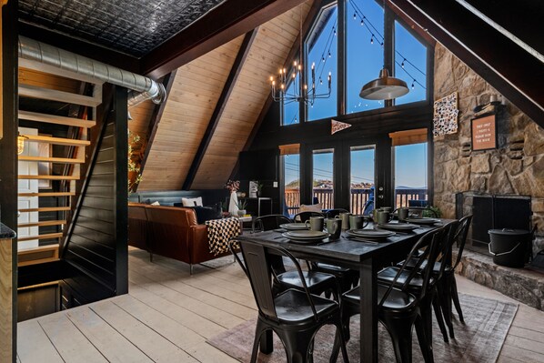 Dining - Views! Stunning A-frame 7 mins from park (Gatlinburg)