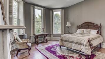 10 habitaciones, escritorio y tabla de planchar con plancha