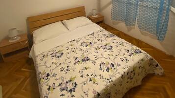 6 bedrooms, WiFi, bed sheets