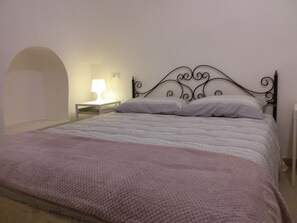 4 bedrooms, iron/ironing board, travel cot, WiFi