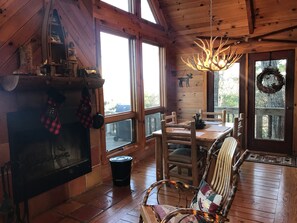 Interior - Pet-Friendly,Cozy Cabin,Hot Tub,Wood Fireplace,WiFi (Ferguson)