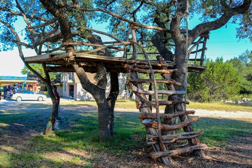 Blissful RV Retreat in Canyon Lake! Only 5 minutes from the lake and river!