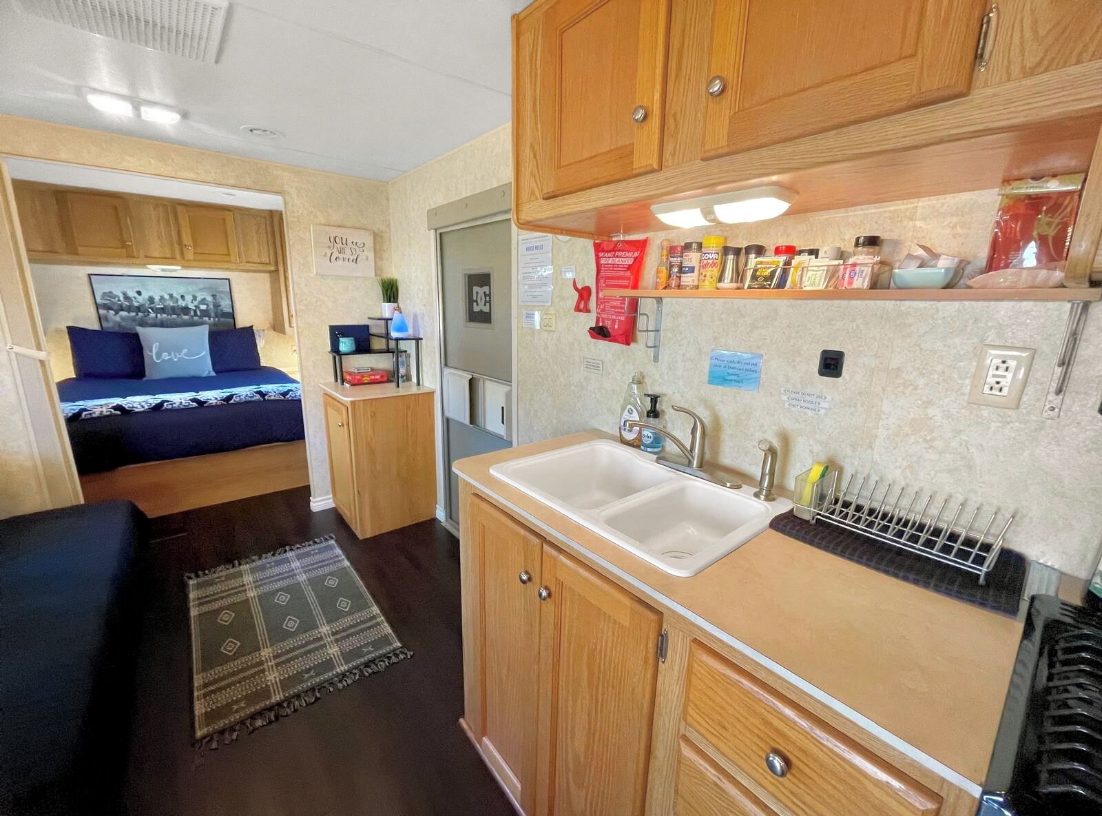 1 slaapkamer, een strijkplank/strijkijzer, gratis wifi, beddengoed